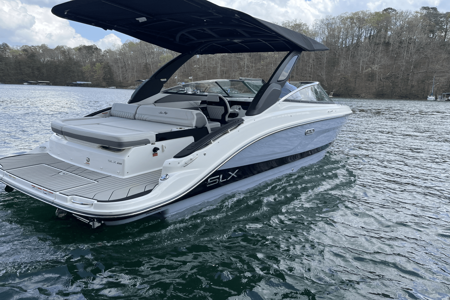 Slide: The Image of Sea Ray SLX 260 2025 - 7