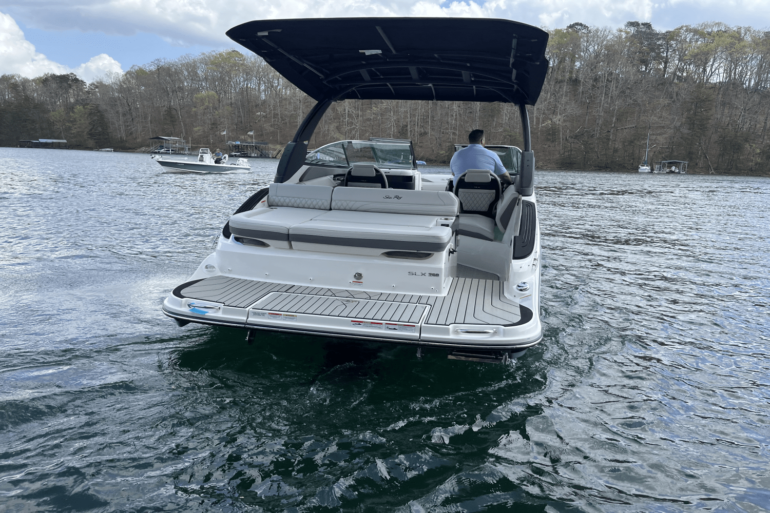 Slide: The Image of Sea Ray SLX 260 2025 - 9