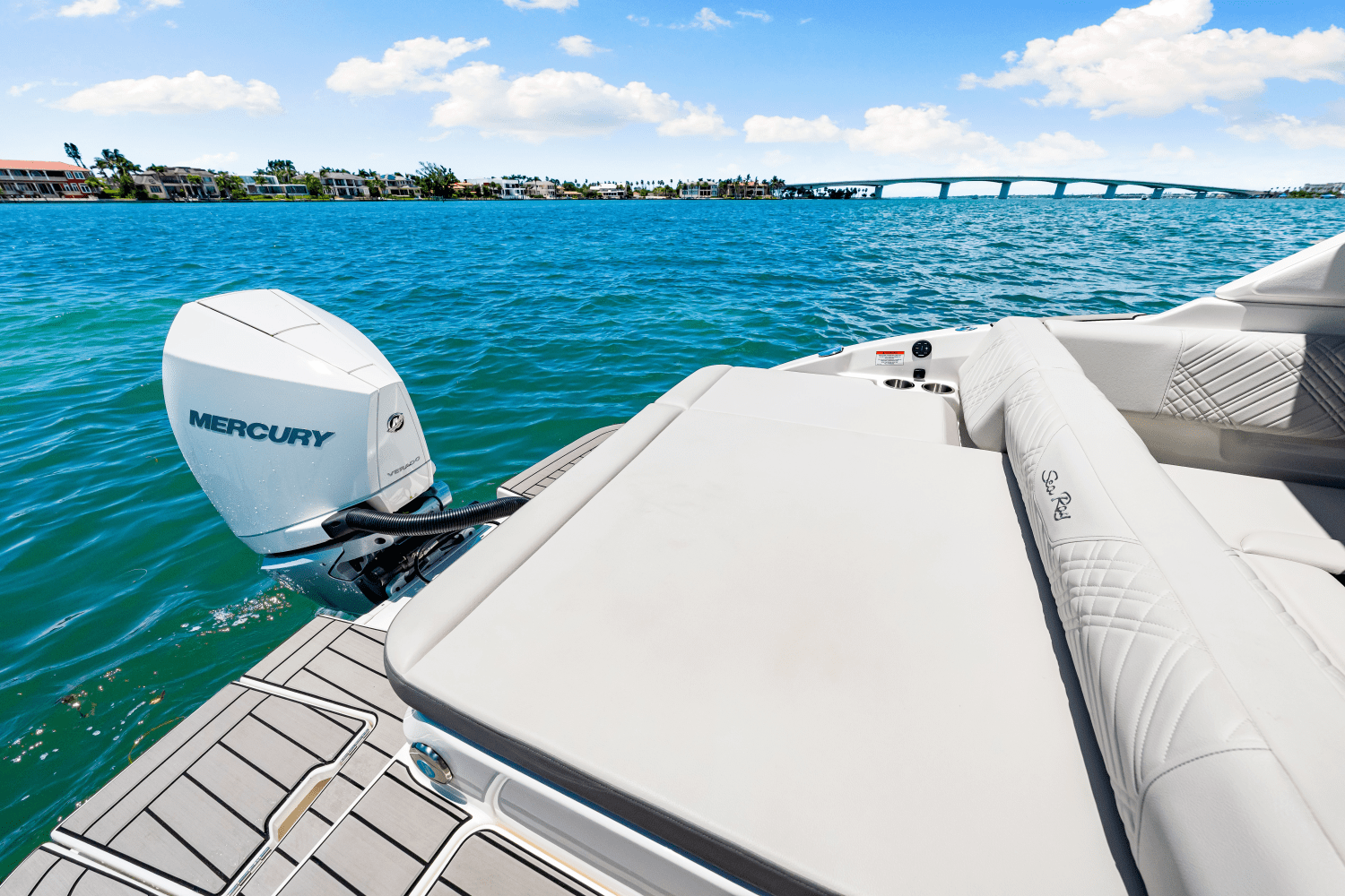 Slide: The Image of Sea Ray SLX 260 Outboard 2024 - 14