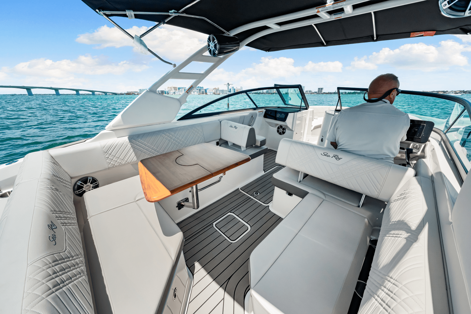Slide: The Image of Sea Ray SLX 260 Outboard 2024 - 15