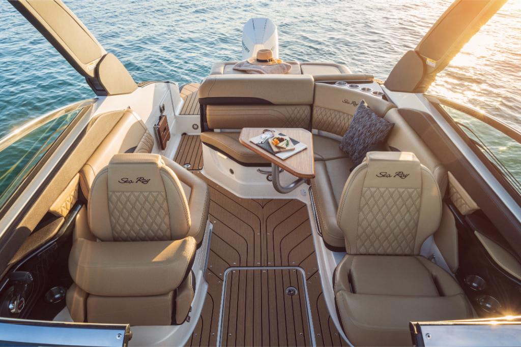 Slide: The Image of Sea Ray SLX 260 Outboard 2024 - 17