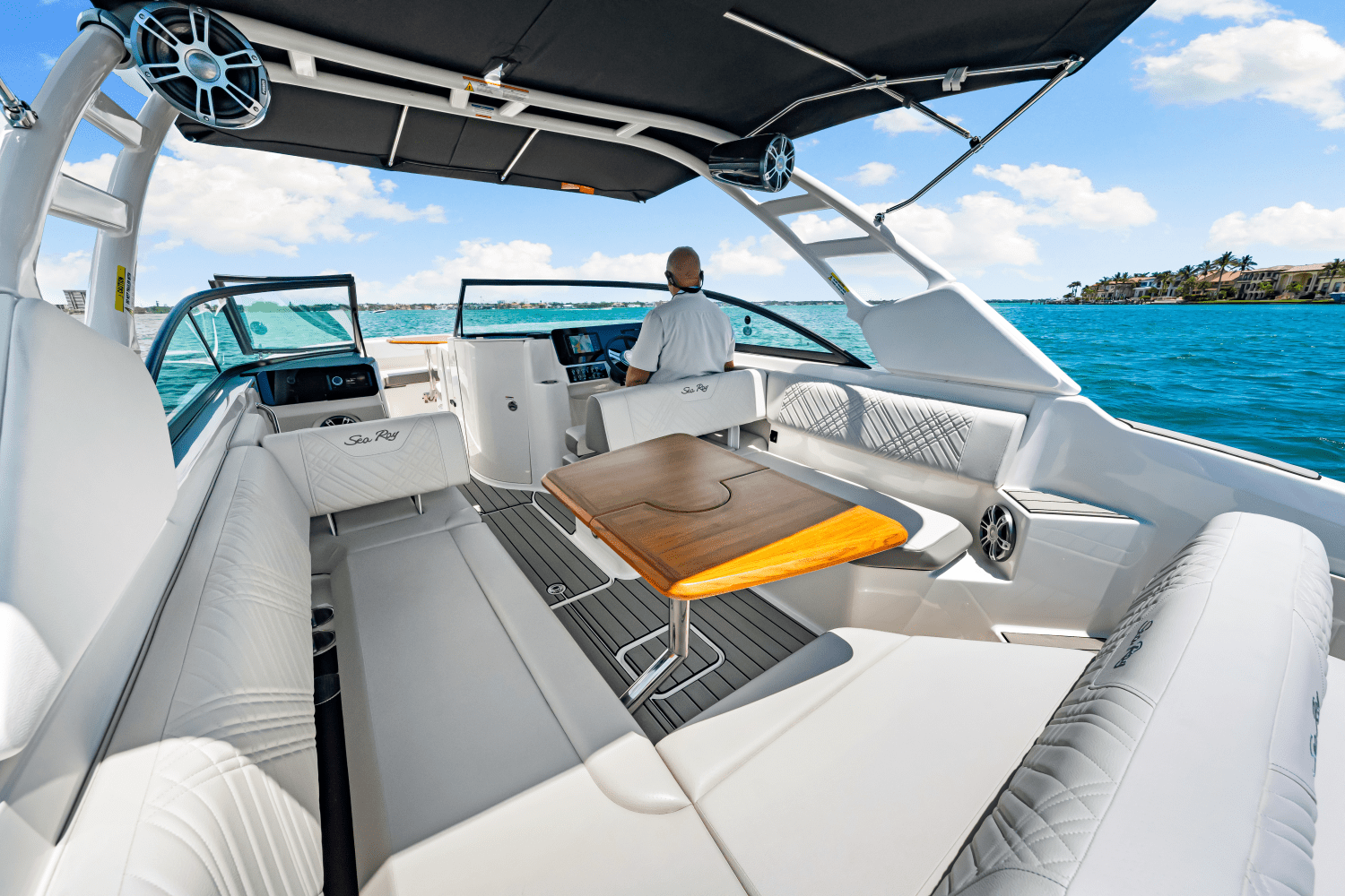 Slide: The Image of Sea Ray SLX 260 Outboard 2024 - 17