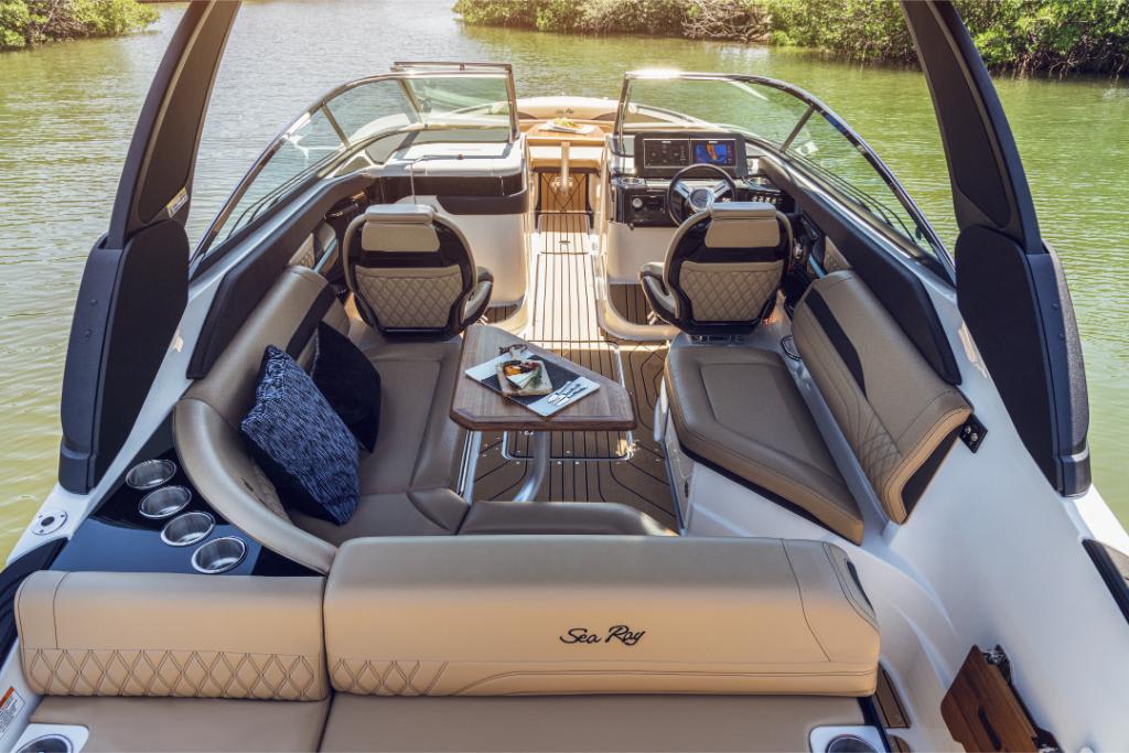 Slide: The Image of Sea Ray SLX 260 Outboard 2024 - 19