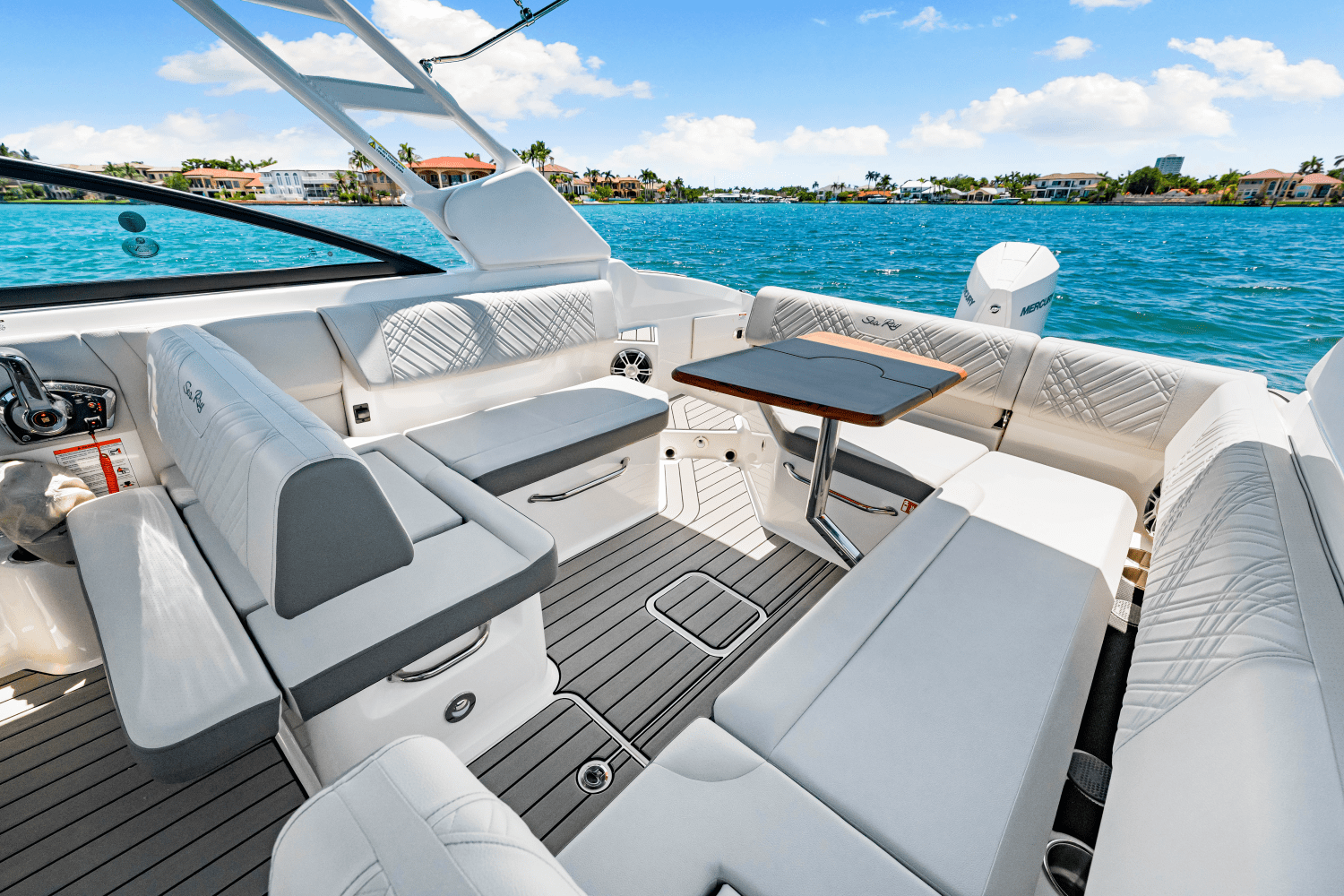 Slide: The Image of Sea Ray SLX 260 Outboard 2024 - 19