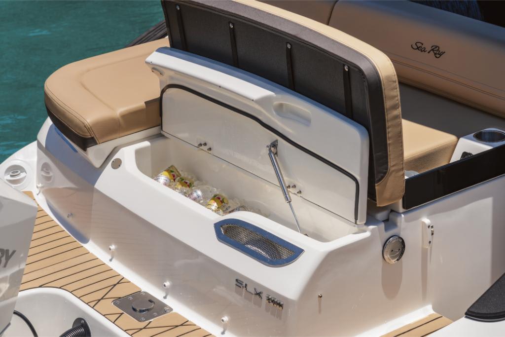 Slide: The Image of Sea Ray SLX 260 Outboard 2024 - 21