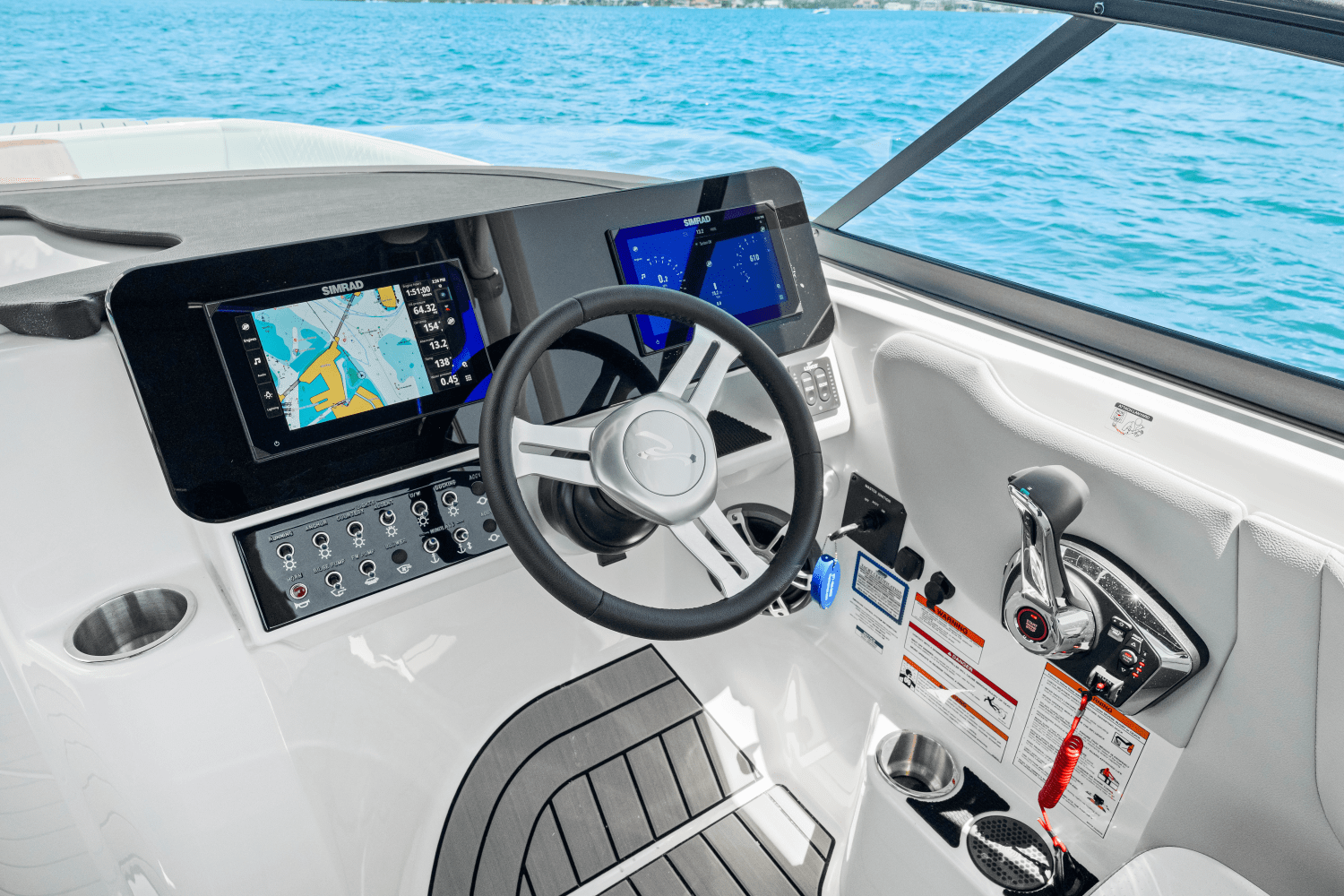Slide: The Image of Sea Ray SLX 260 Outboard 2024 - 21