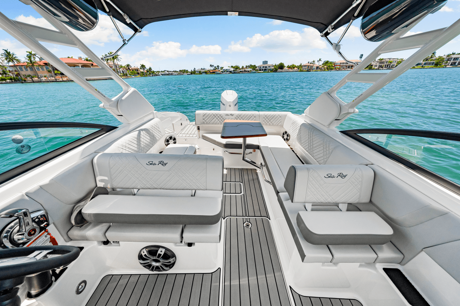 Slide: The Image of Sea Ray SLX 260 Outboard 2024 - 24
