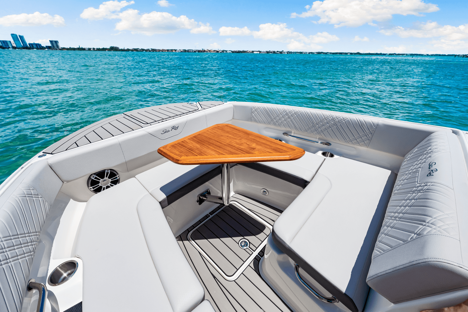 Slide: The Image of Sea Ray SLX 260 Outboard 2024 - 26