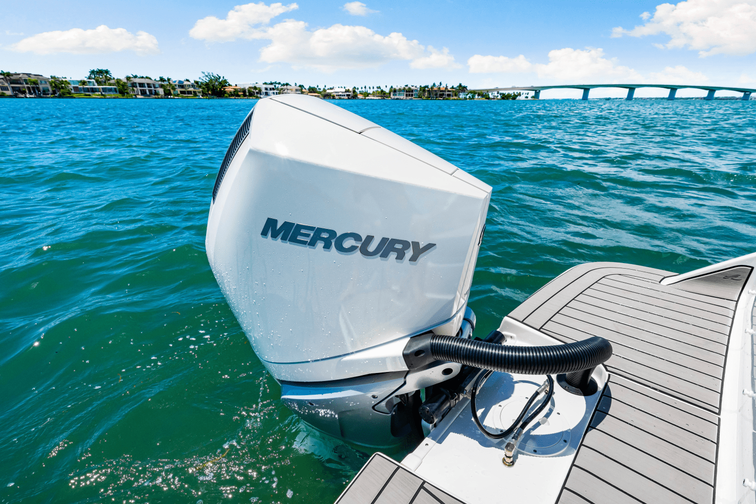 Slide: The Image of Sea Ray SLX 260 Outboard 2024 - 29