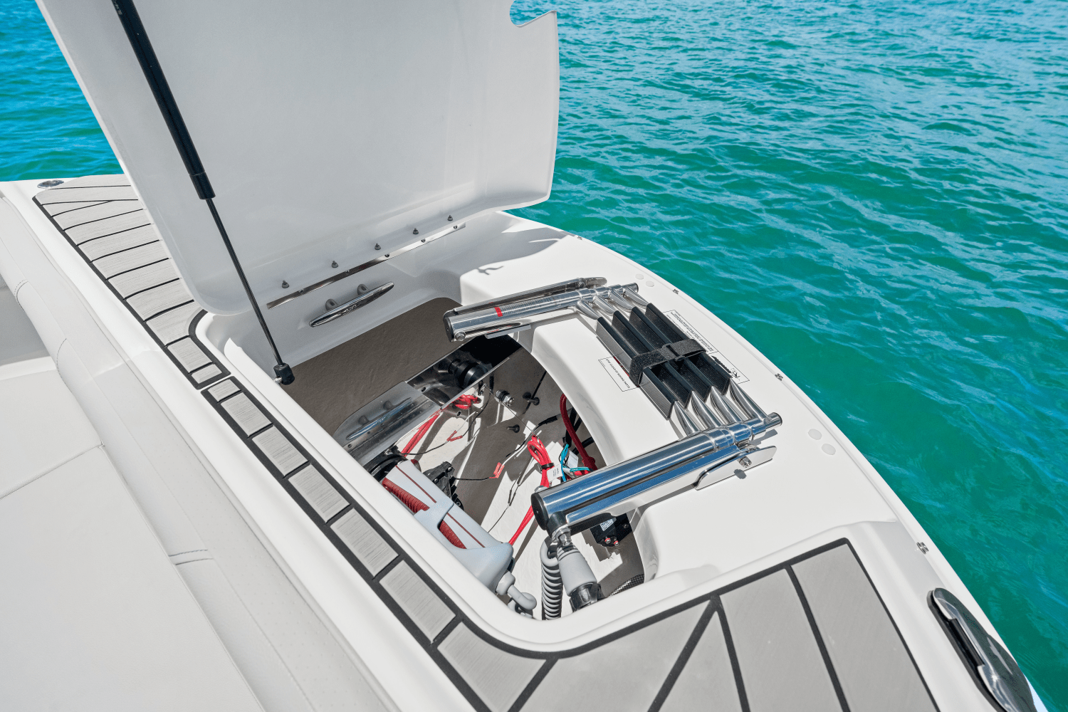 Slide: The Image of Sea Ray SLX 260 Outboard 2024 - 30