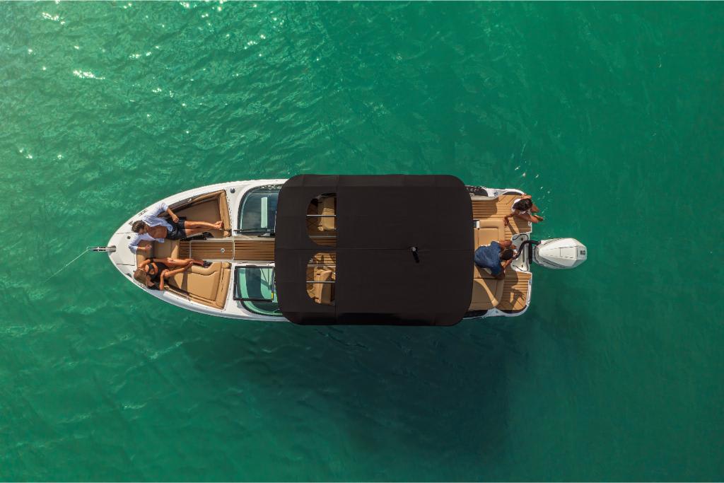 Slide: The Image of Sea Ray SLX 260 Outboard 2024 - 5