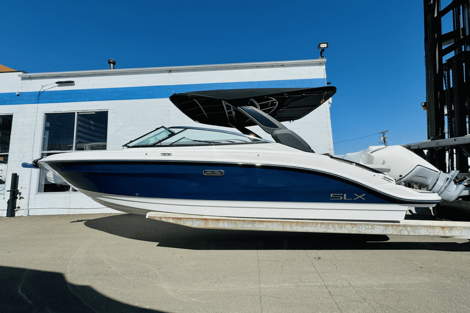 Slide: The Image of Sea Ray SLX 260 Outboard 2025 - 0