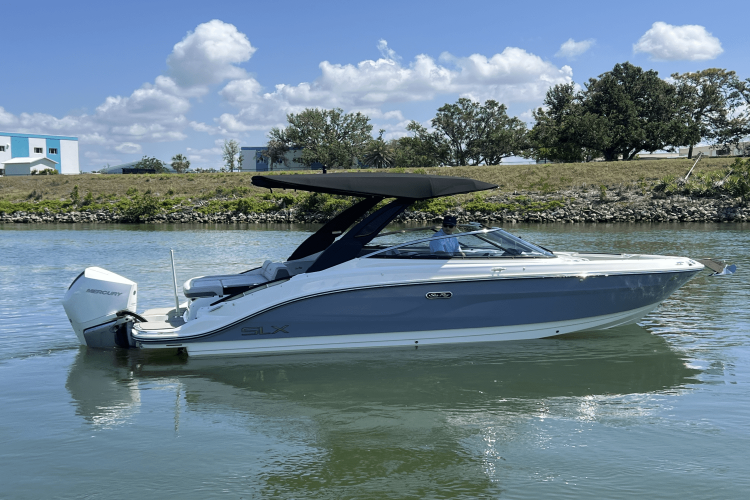 Slide: The Image of Sea Ray SLX 260 Outboard 2025 - 0