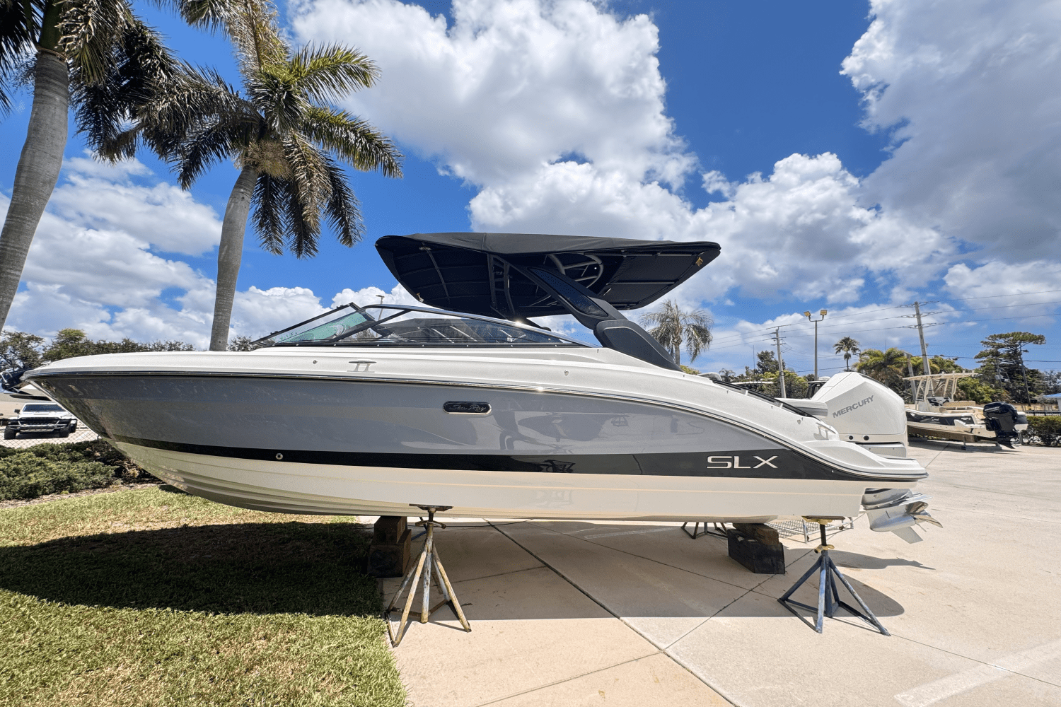 Slide: The Image of Sea Ray SLX 260 Outboard 2025 - 0