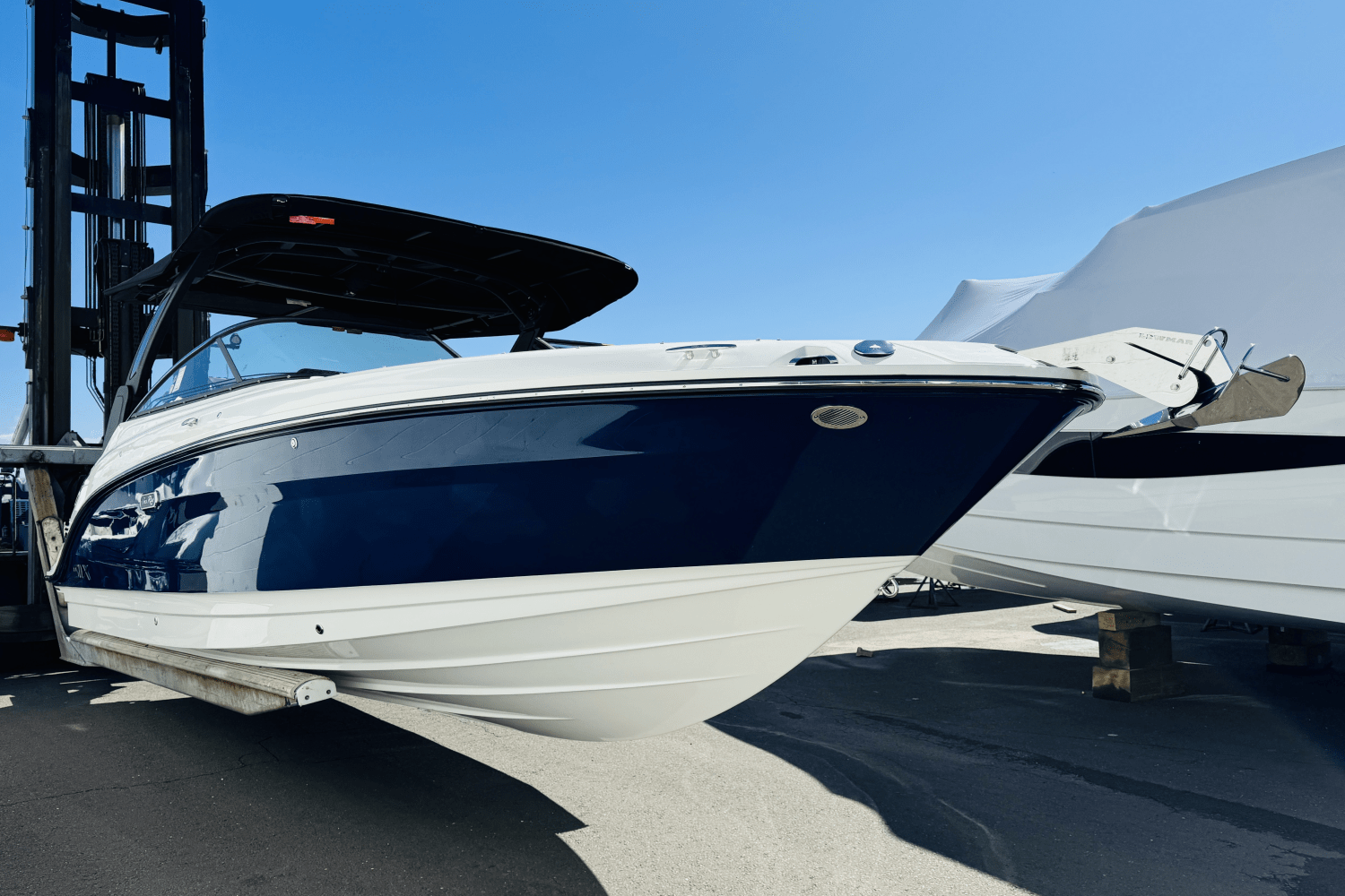 Slide: The Image of Sea Ray SLX 260 Outboard 2025 - 1