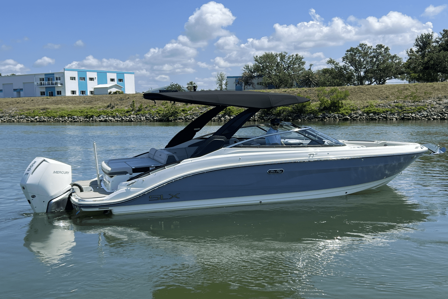 Slide: The Image of Sea Ray SLX 260 Outboard 2025 - 1