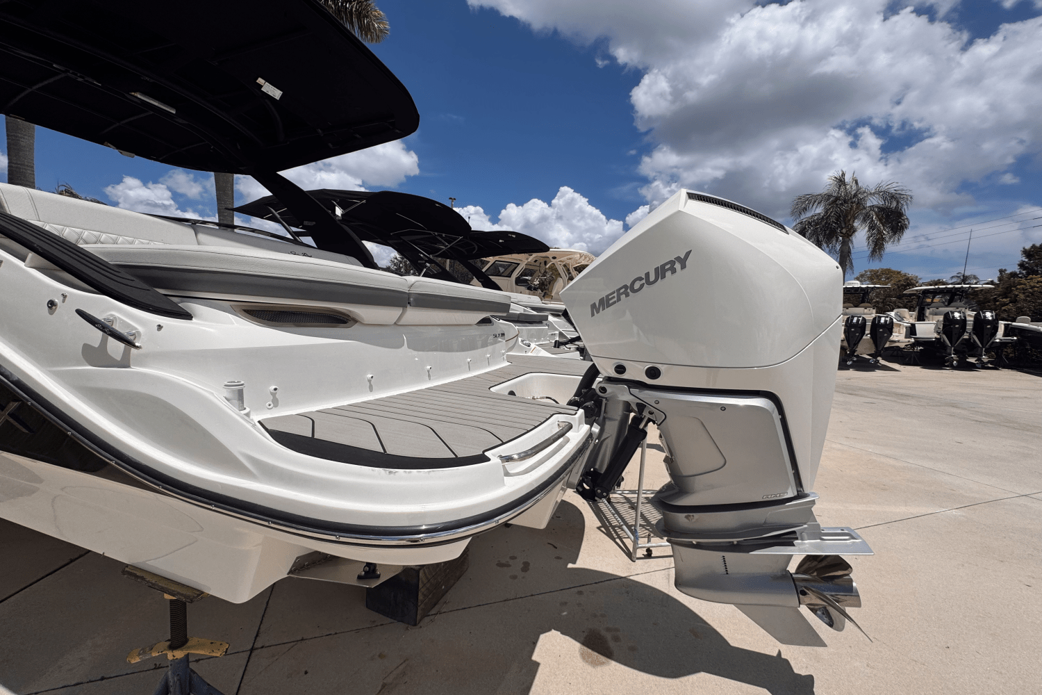 Slide: The Image of Sea Ray SLX 260 Outboard 2025 - 1