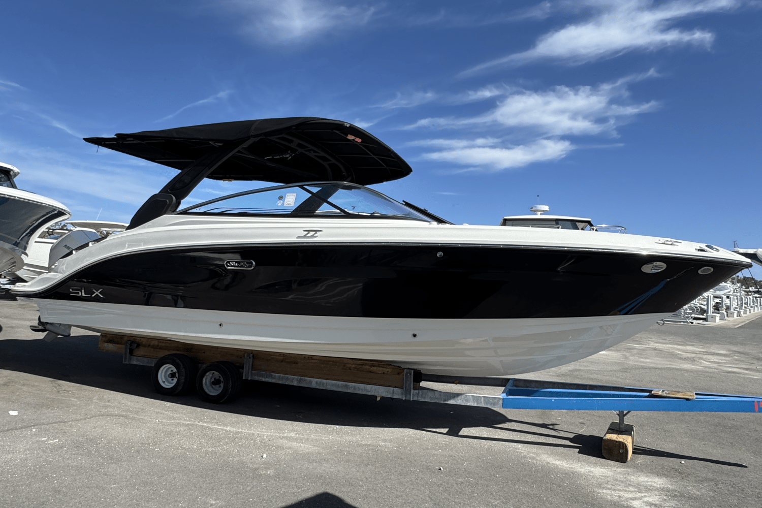 Slide: The Image of Sea Ray SLX 260 Outboard 2025 - 1