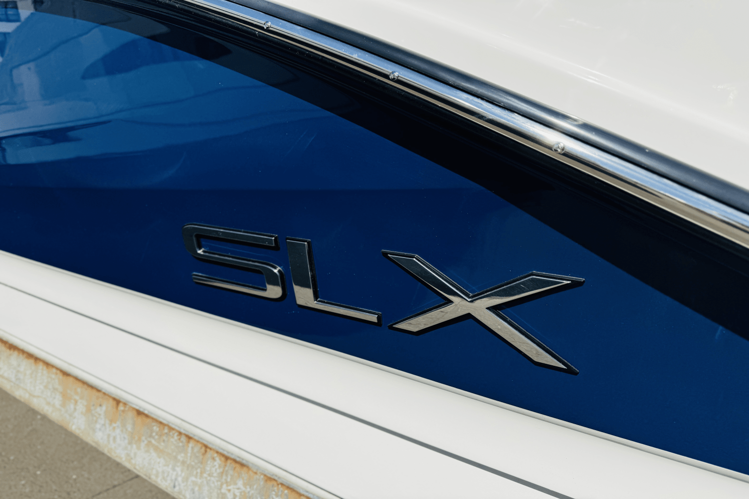 Slide: The Image of Sea Ray SLX 260 Outboard 2025 - 10