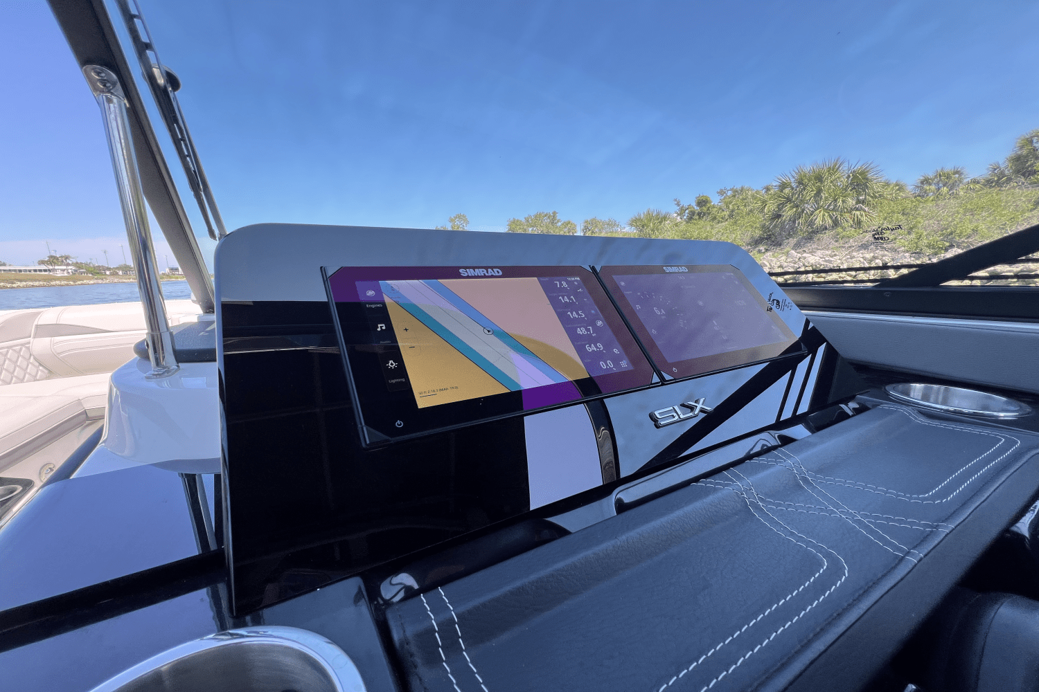 Slide: The Image of Sea Ray SLX 260 Outboard 2025 - 10