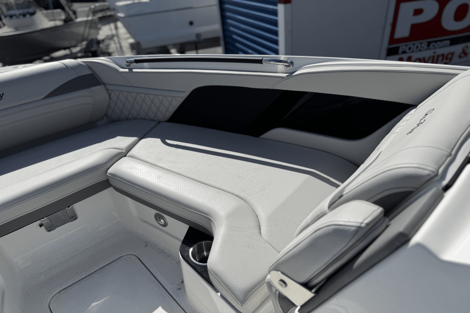 Slide: The Image of Sea Ray SLX 260 Outboard 2025 - 11