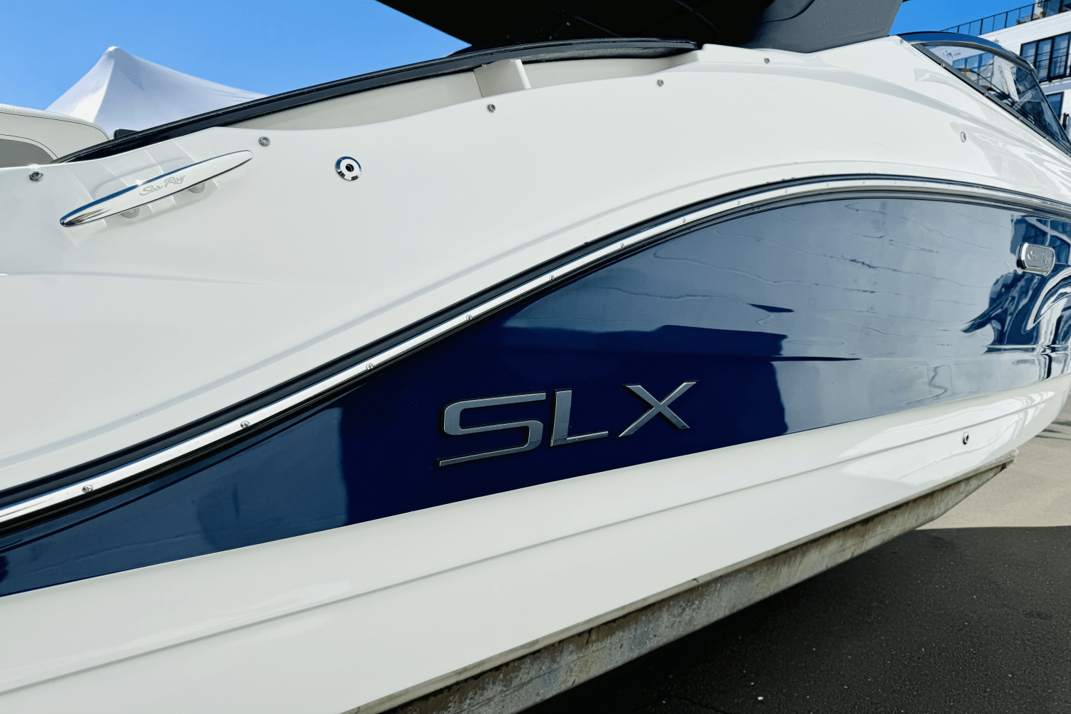 Slide: The Image of Sea Ray SLX 260 Outboard 2025 - 11