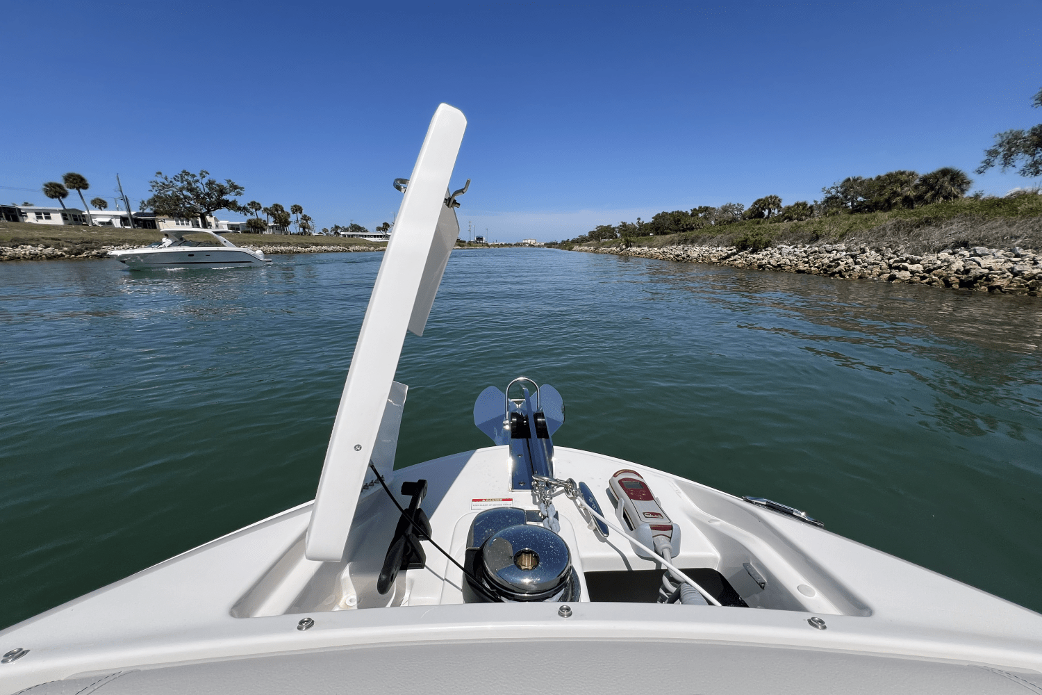 Slide: The Image of Sea Ray SLX 260 Outboard 2025 - 11