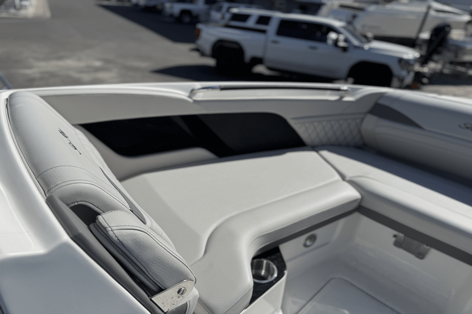 Slide: The Image of Sea Ray SLX 260 Outboard 2025 - 12