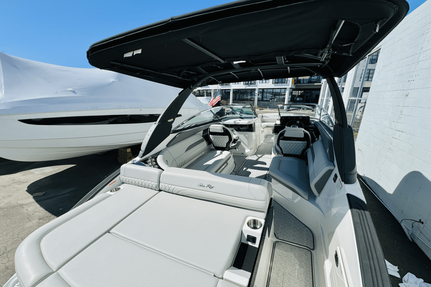 Slide: The Image of Sea Ray SLX 260 Outboard 2025 - 14