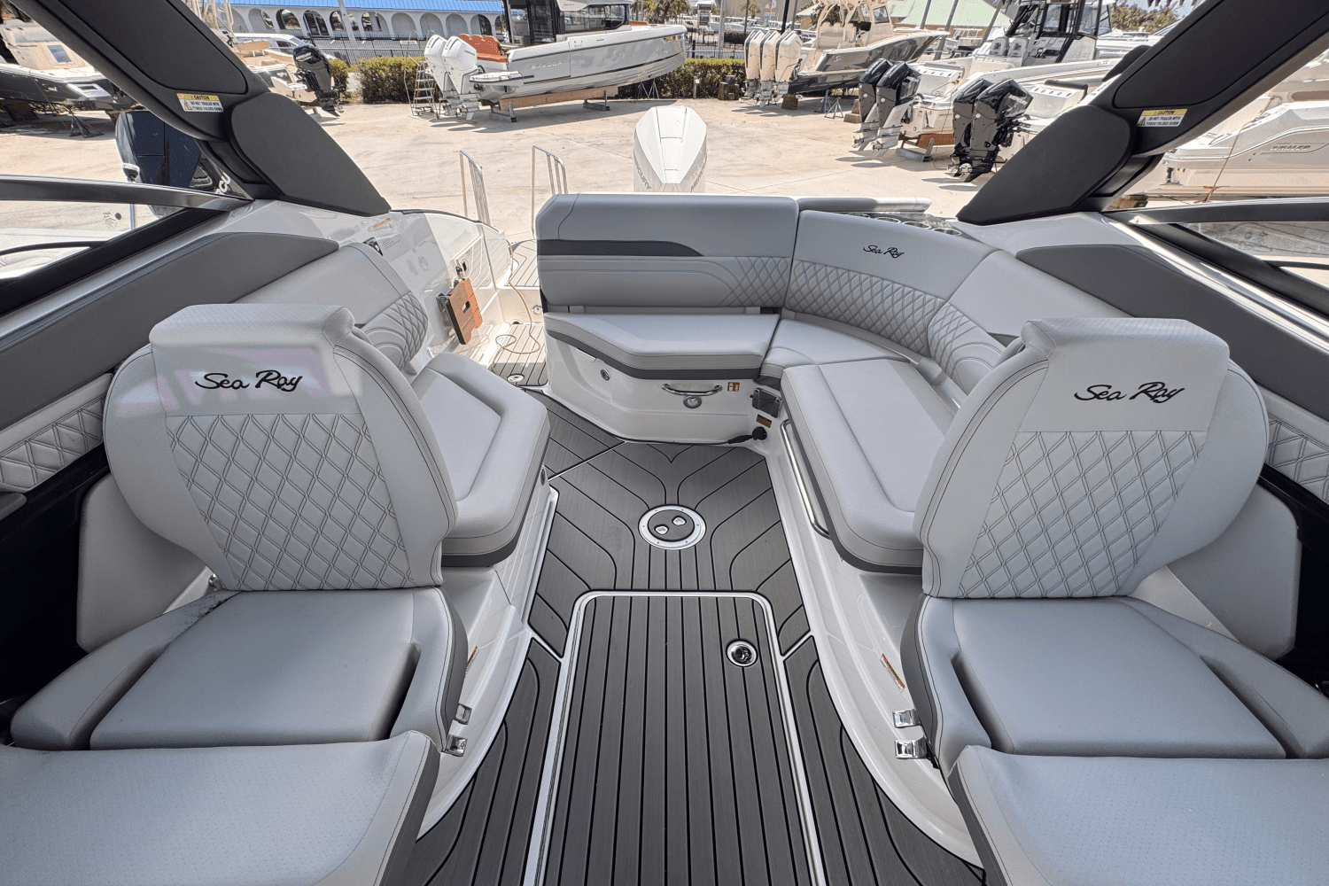 Slide: The Image of Sea Ray SLX 260 Outboard 2025 - 14