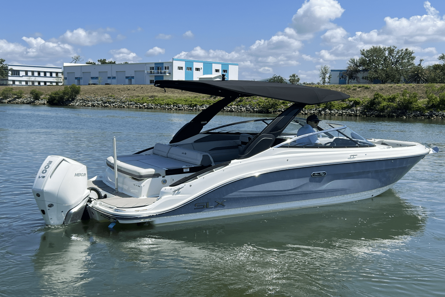 Slide: The Image of Sea Ray SLX 260 Outboard 2025 - 2