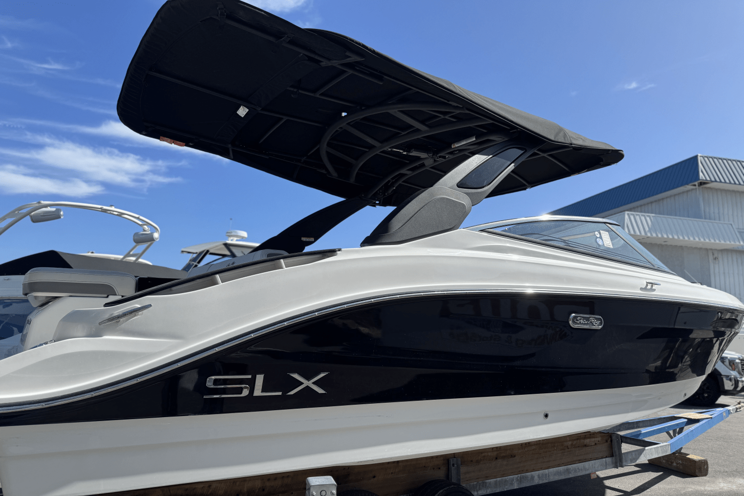 Slide: The Image of Sea Ray SLX 260 Outboard 2025 - 2
