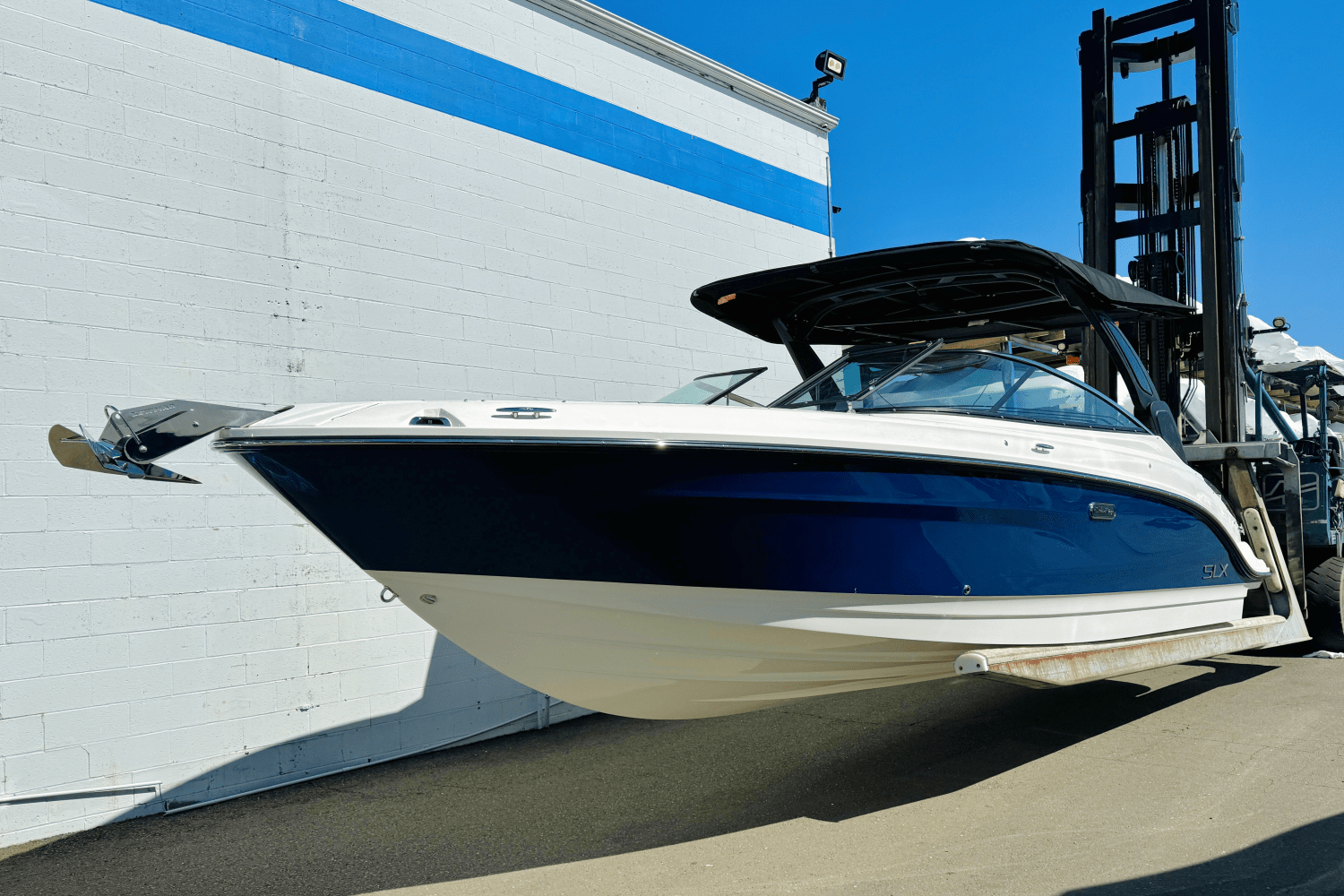 Slide: The Image of Sea Ray SLX 260 Outboard 2025 - 2