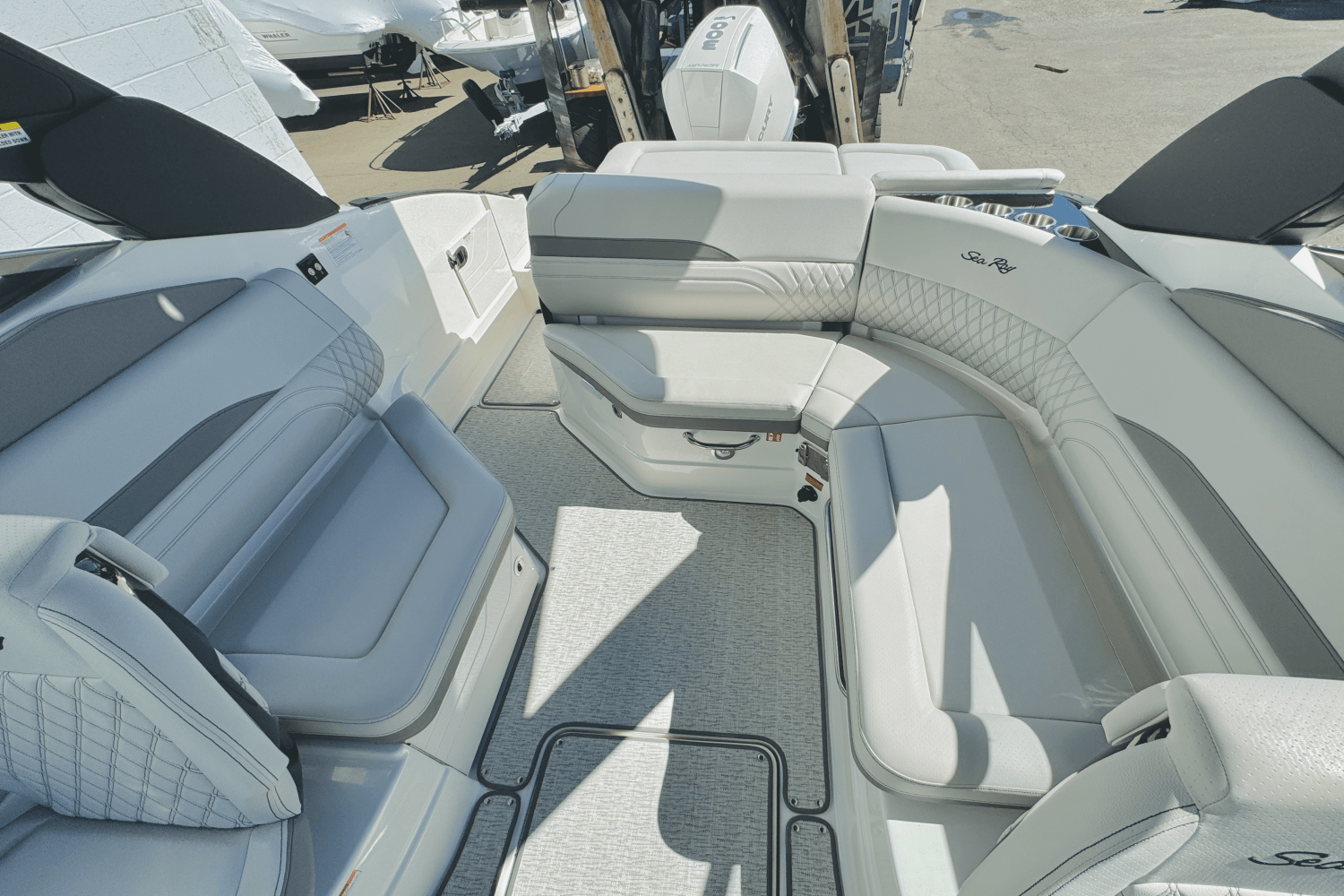 Slide: The Image of Sea Ray SLX 260 Outboard 2025 - 21