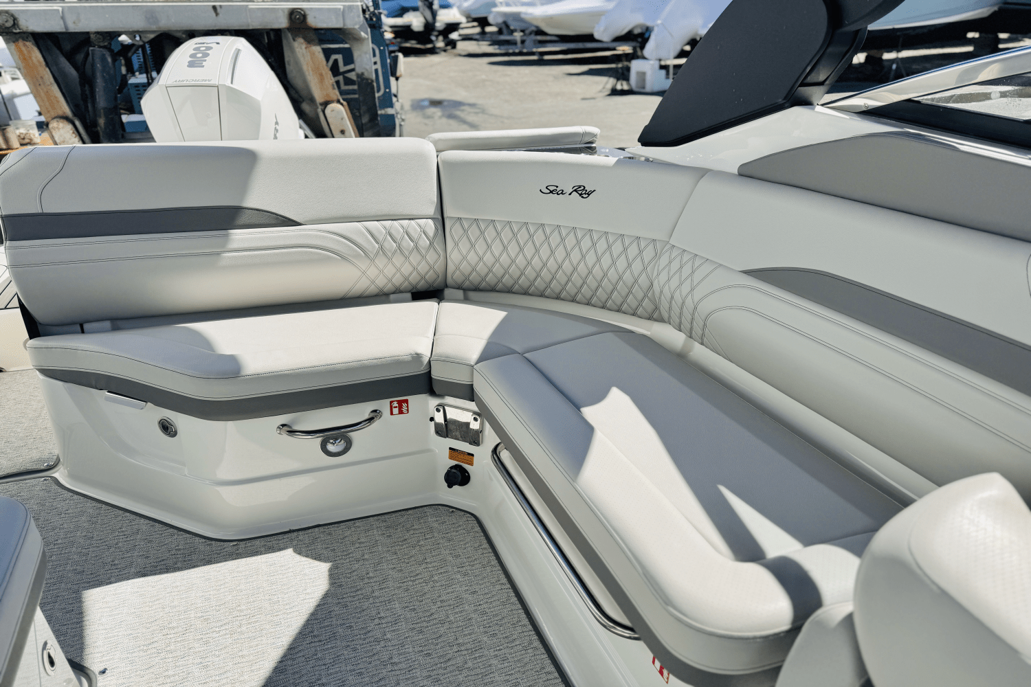 Slide: The Image of Sea Ray SLX 260 Outboard 2025 - 22