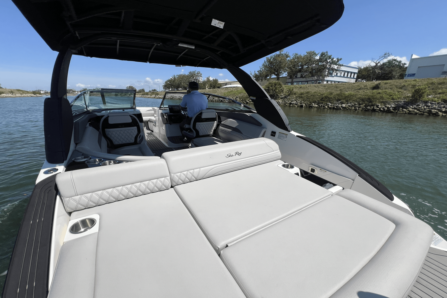 Slide: The Image of Sea Ray SLX 260 Outboard 2025 - 23