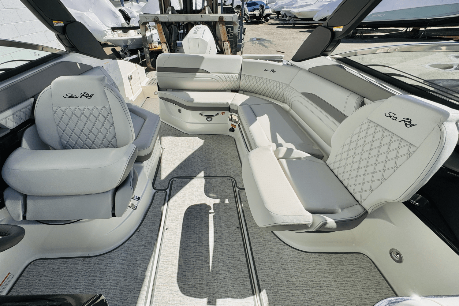 Slide: The Image of Sea Ray SLX 260 Outboard 2025 - 23