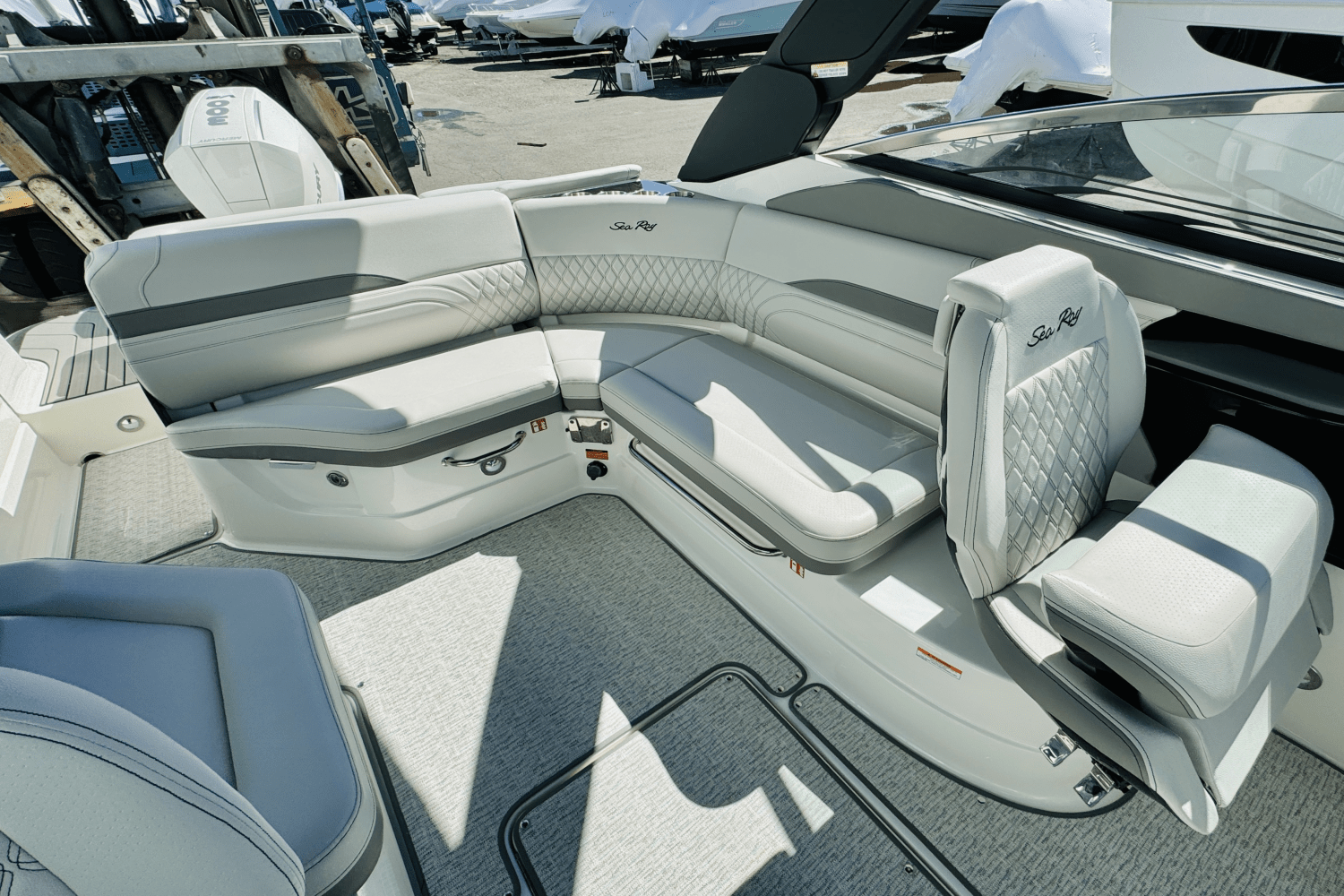 Slide: The Image of Sea Ray SLX 260 Outboard 2025 - 24