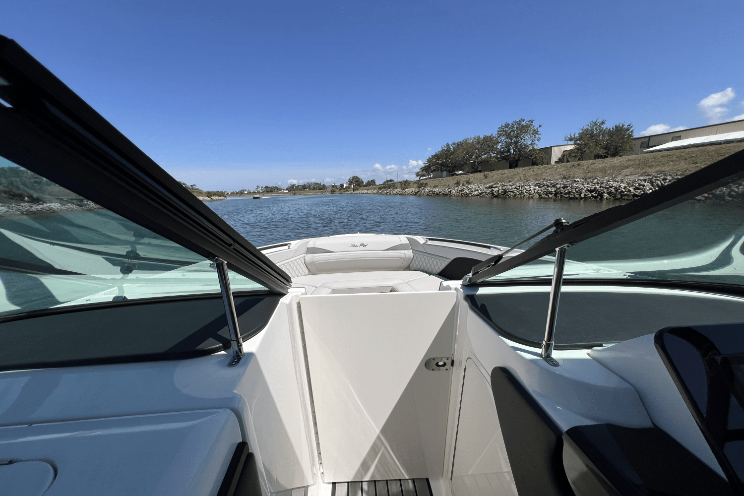 Slide: The Image of Sea Ray SLX 260 Outboard 2025 - 24