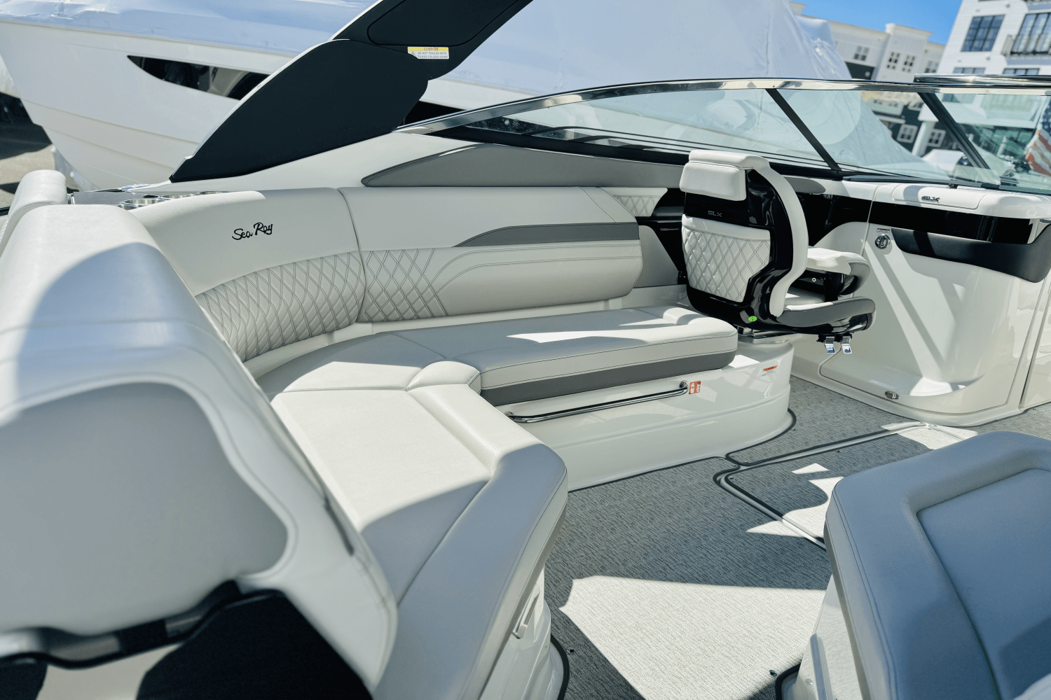Slide: The Image of Sea Ray SLX 260 Outboard 2025 - 25