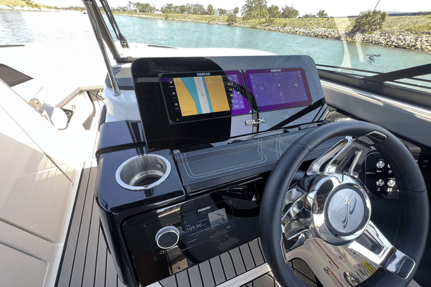 Slide: The Image of Sea Ray SLX 260 Outboard 2025 - 29