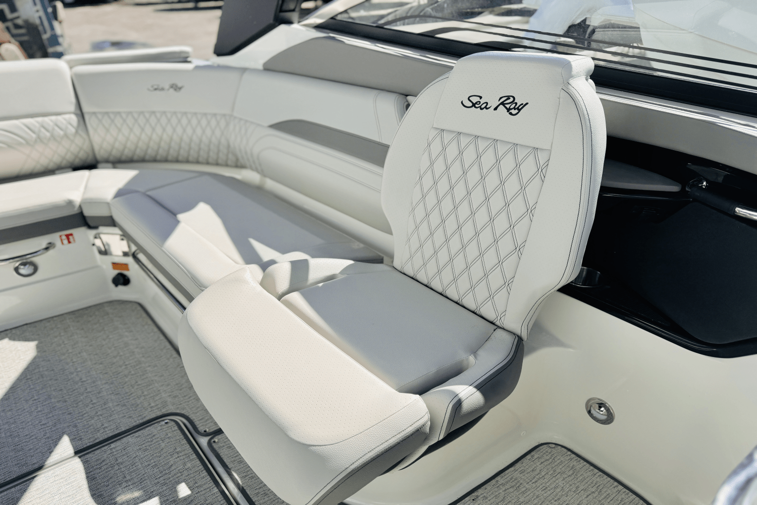 Slide: The Image of Sea Ray SLX 260 Outboard 2025 - 29