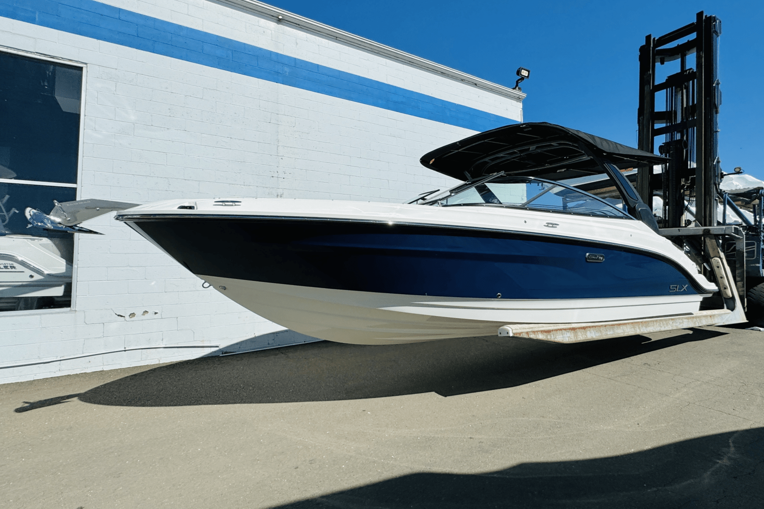 Slide: The Image of Sea Ray SLX 260 Outboard 2025 - 3