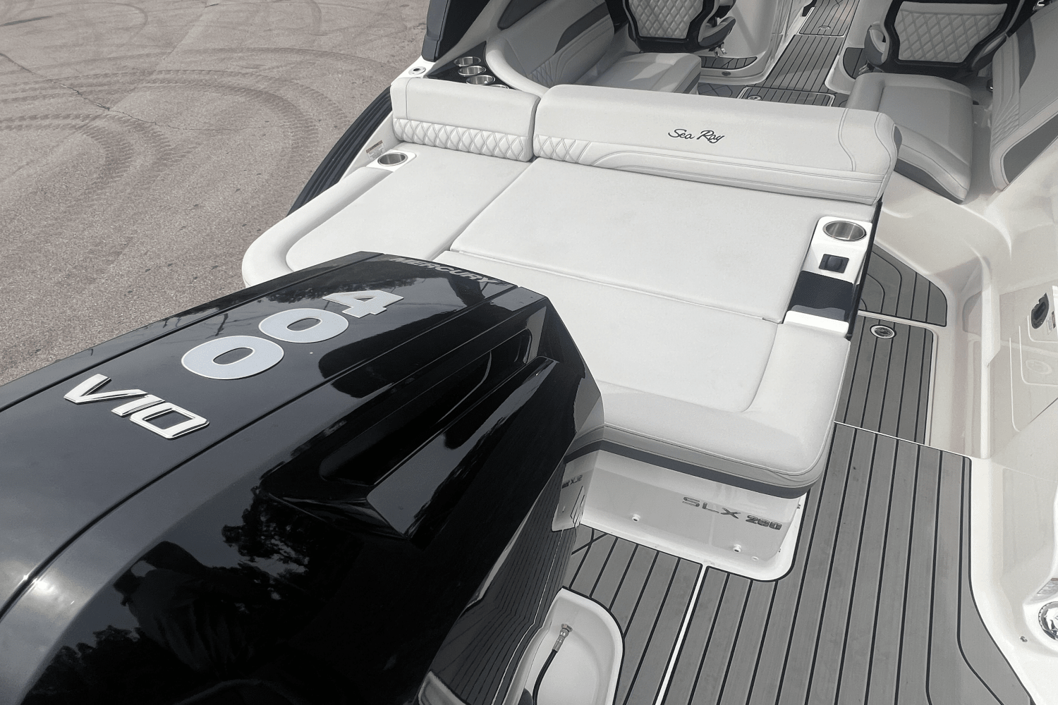 Slide: The Image of Sea Ray SLX 260 Outboard 2025 - 3