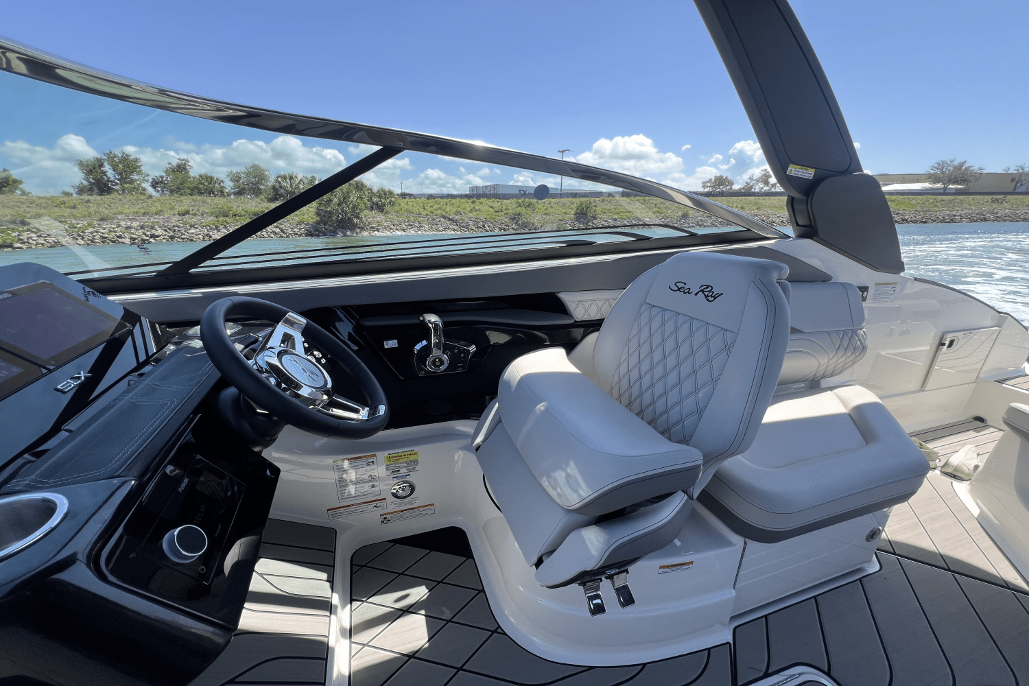 Slide: The Image of Sea Ray SLX 260 Outboard 2025 - 31