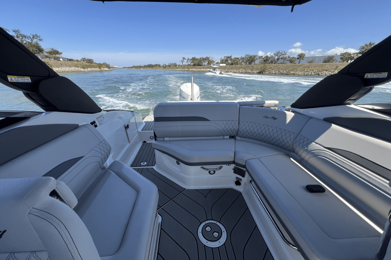 Slide: The Image of Sea Ray SLX 260 Outboard 2025 - 34