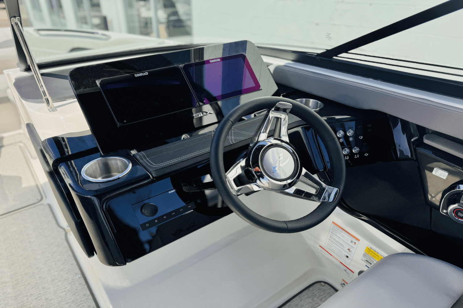 Slide: The Image of Sea Ray SLX 260 Outboard 2025 - 39