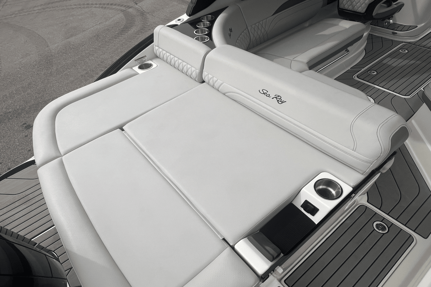 Slide: The Image of Sea Ray SLX 260 Outboard 2025 - 4