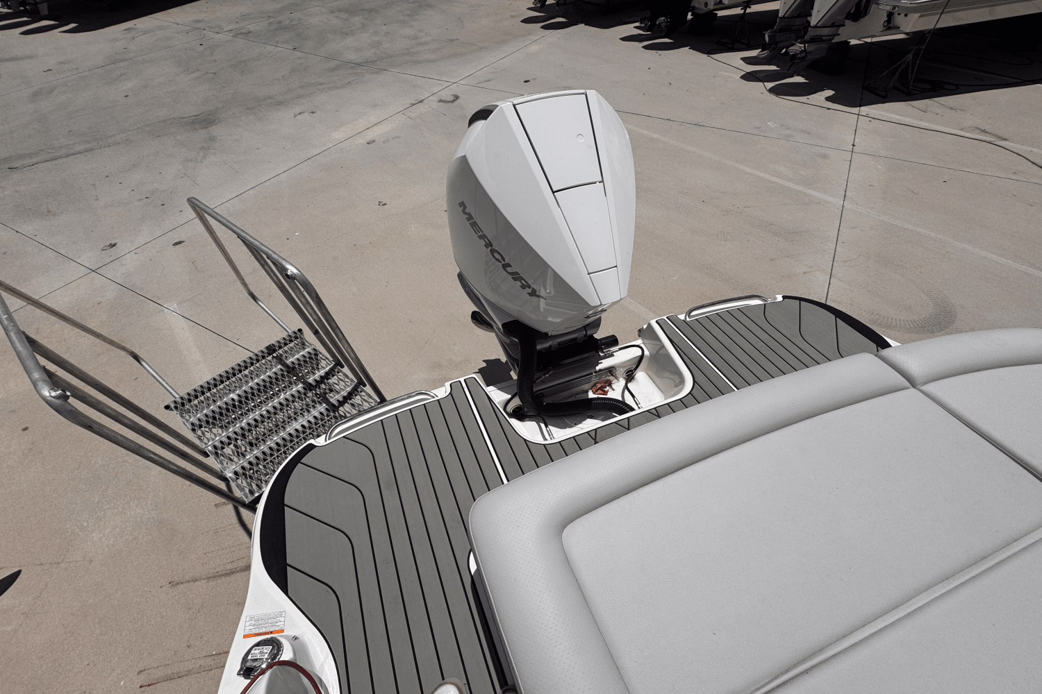 Slide: The Image of Sea Ray SLX 260 Outboard 2025 - 4