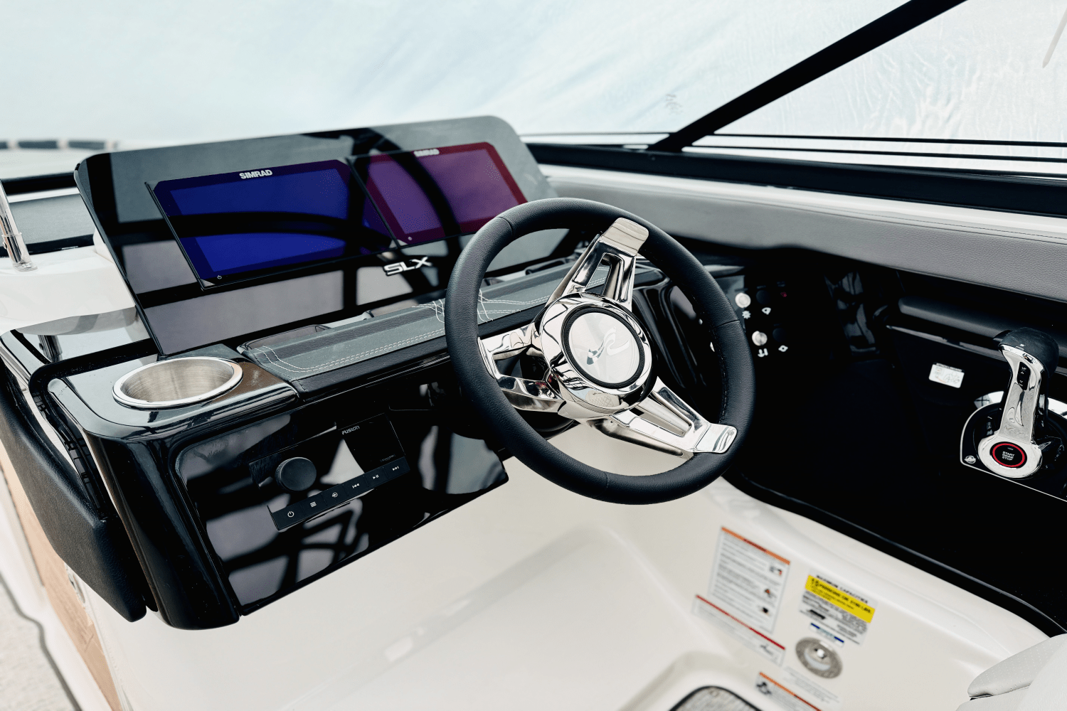 Slide: The Image of Sea Ray SLX 260 Outboard 2025 - 40